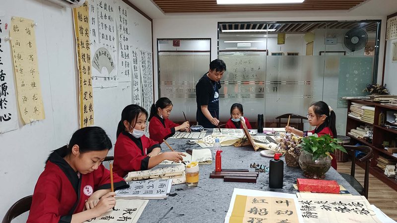 根据我国相关规定，自考本科申请学位证的时间限制如下：
